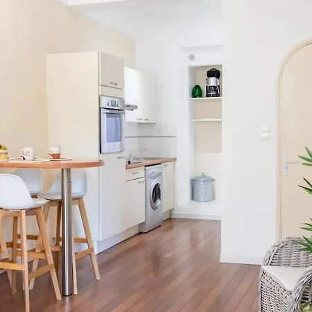 C17 2p Port Palais & Croisette 8mins Walk Balcony Apartment