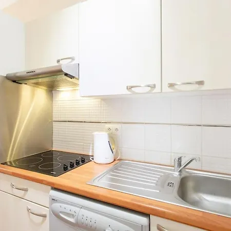 C17 2p Port Palais & Croisette 8mins Walk Balcony Apartment Cannes