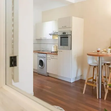 C17 2p Port Palais & Croisette 8mins Walk Balcony Apartment *